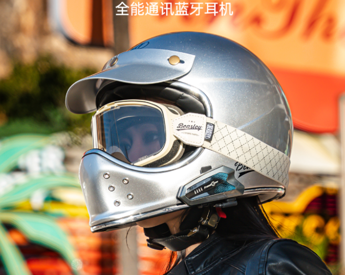 维迈通 V11X 对比 Cardo Packtalk Edge 两款头盔蓝牙耳机外观